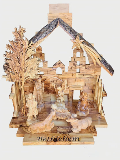 Grande crèche de Noël en bois d'olivier Firgurine