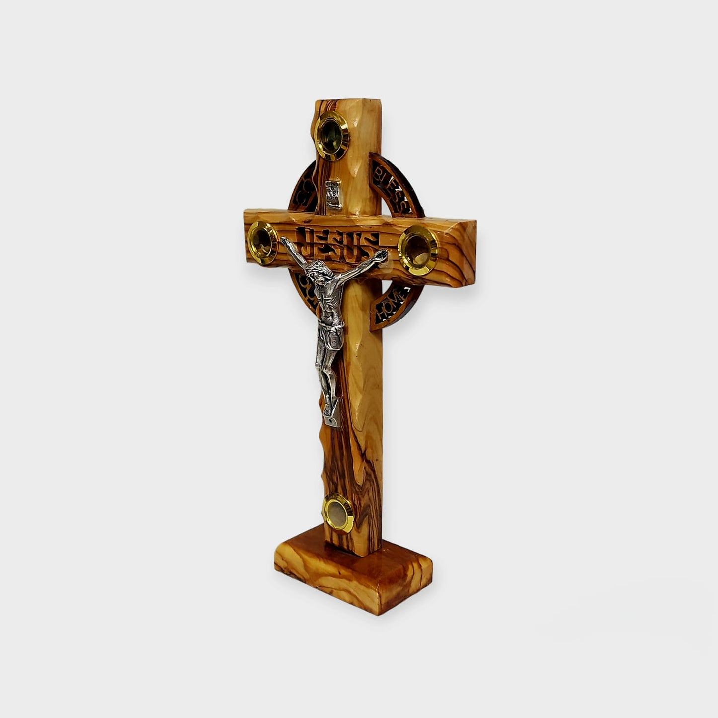 Croix en bois d'olivier avec terre sainte et encens, Jésus au centre