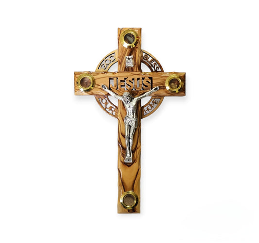 Croix en bois d'olivier avec terre sainte et encens, Jésus au centre