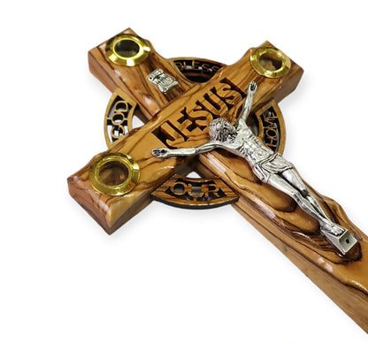 Croix en bois d'olivier avec terre sainte et encens, Jésus au centre