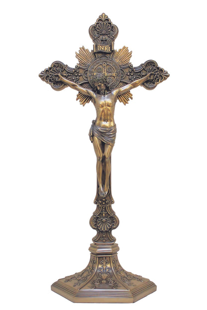 Crucifix de Saint Benoît en bronze coulé à froid légèrement peint à la main